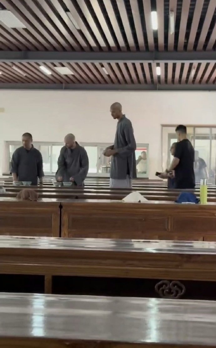 网站入口-巴恩斯谈文班去少林寺进修：不是谁都能做这种事 下次我也想去